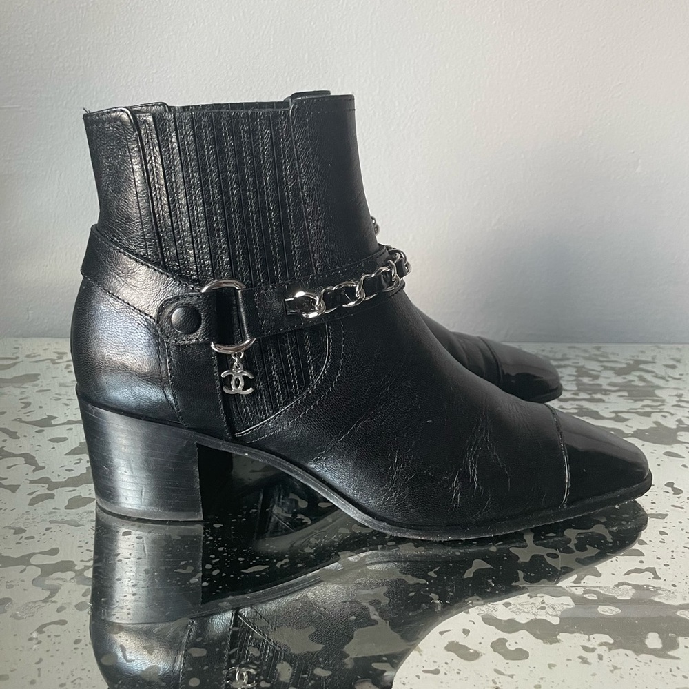 Chanel Chelsea Boots SZ 40